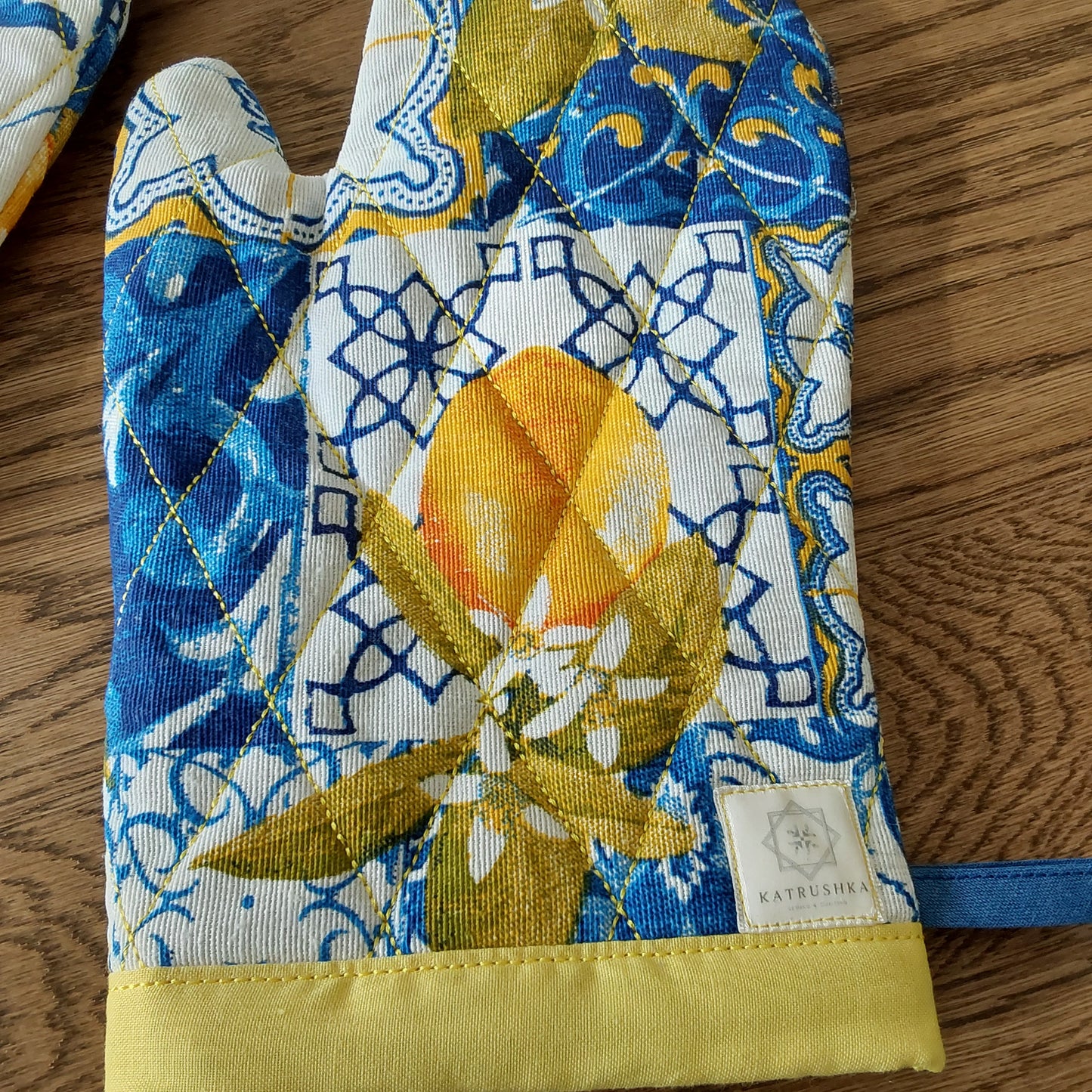 Lemon Print Oven Gloves