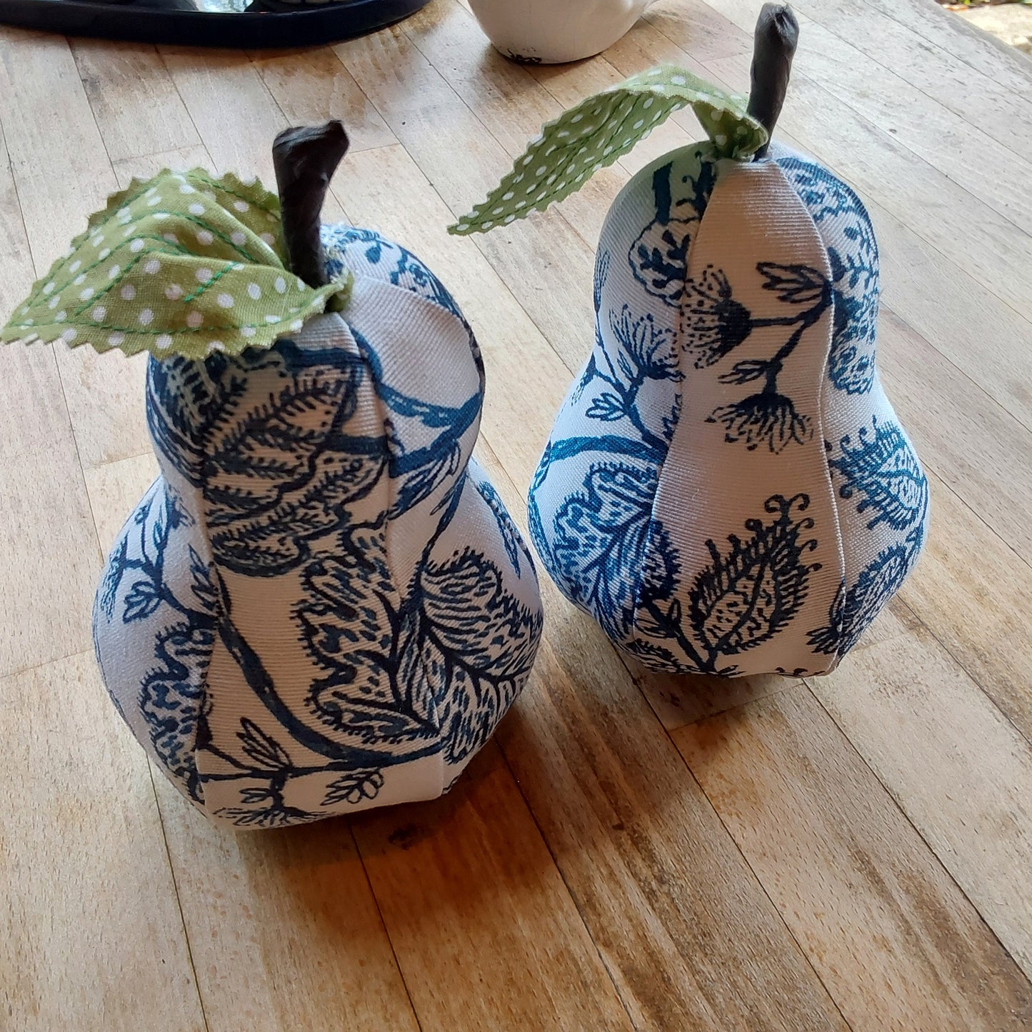 Decorative Pears filled with lavender, Set of two