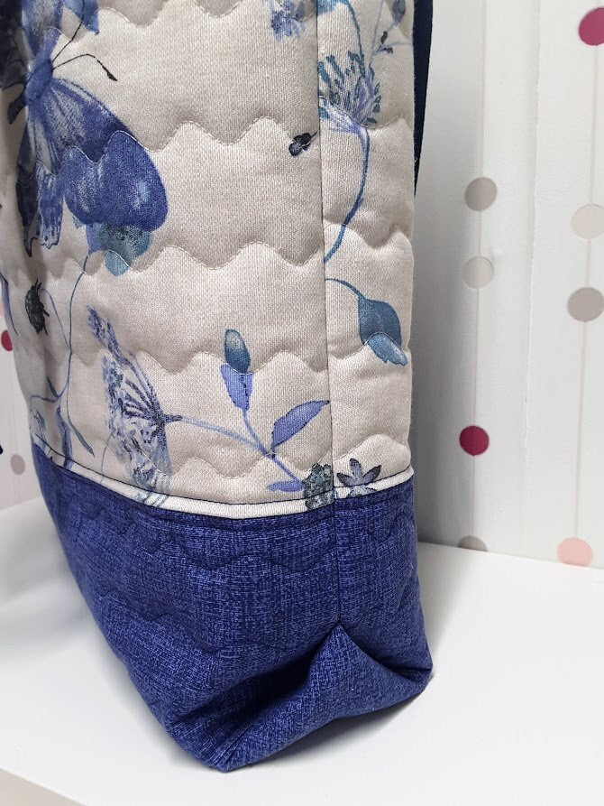 Sturdy Grocery Bag With Butterflies Print