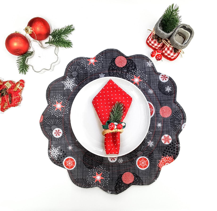 Round quilted placemats