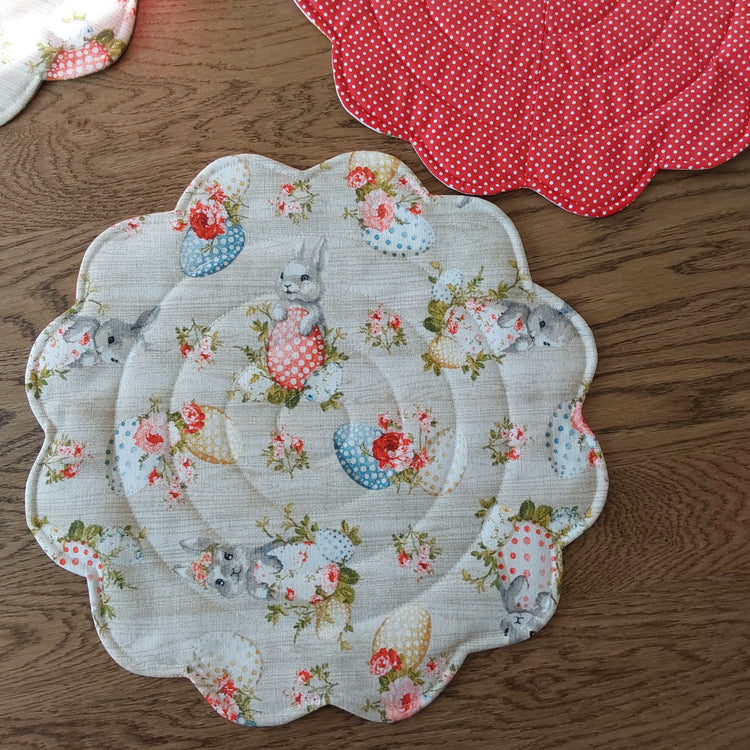 Round quilted placemats