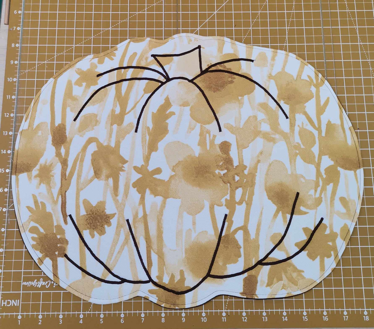 Pumpkin placemat PDF sewing pattern and tutorial