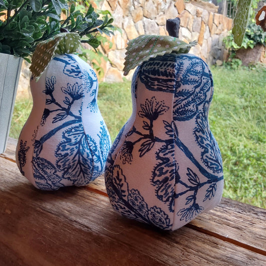 Decorative Pears filled with lavender, Set of two
